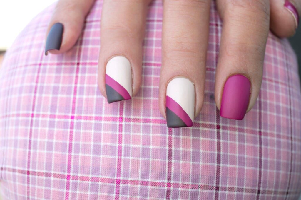 Strawberry milk nails: Το ροζ που δείχνει ακριβό - 25 ιδέες για κάθε μήκος