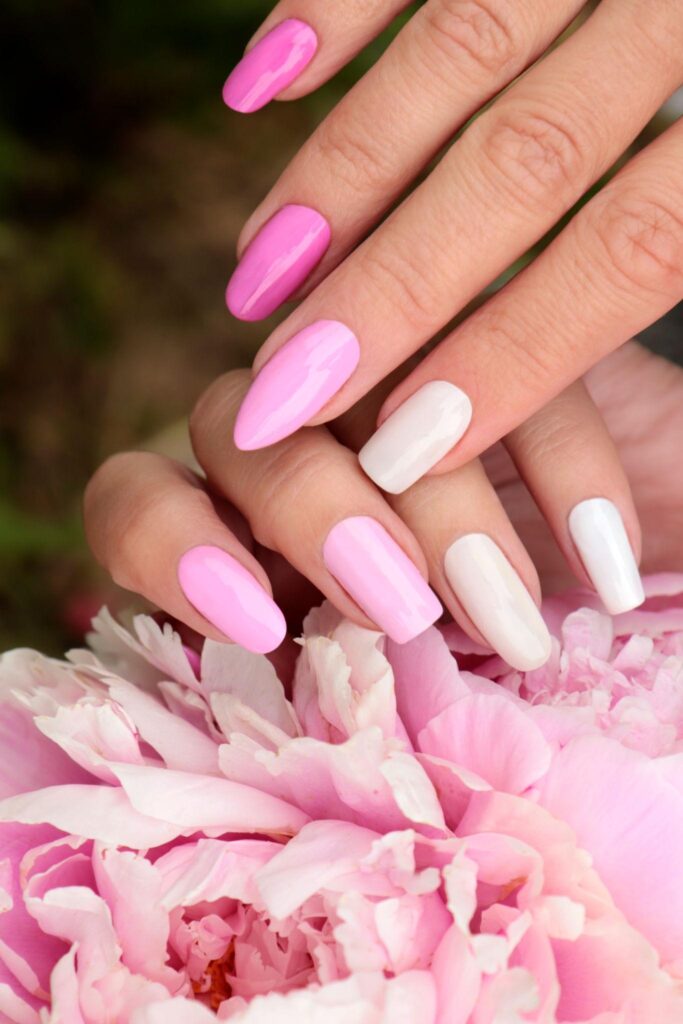 Strawberry milk nails: Το ροζ που δείχνει ακριβό - 25 ιδέες για κάθε μήκος