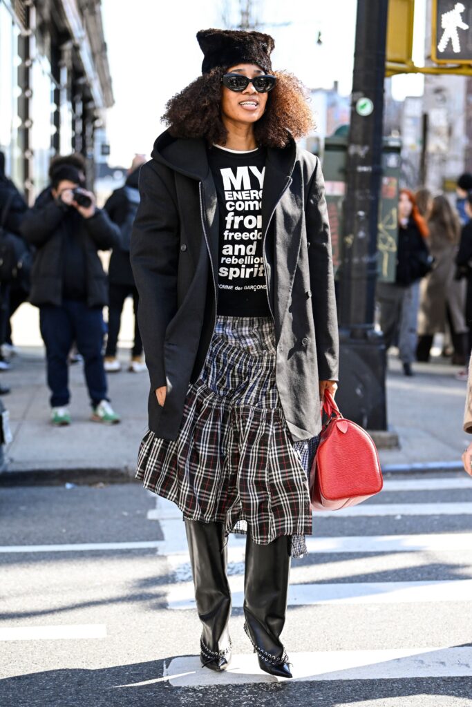 Tartan φούστα: Το διαχρονικό κομμάτι που αξίζει μια θέση σε κάθε γυναικεία ντουλάπα