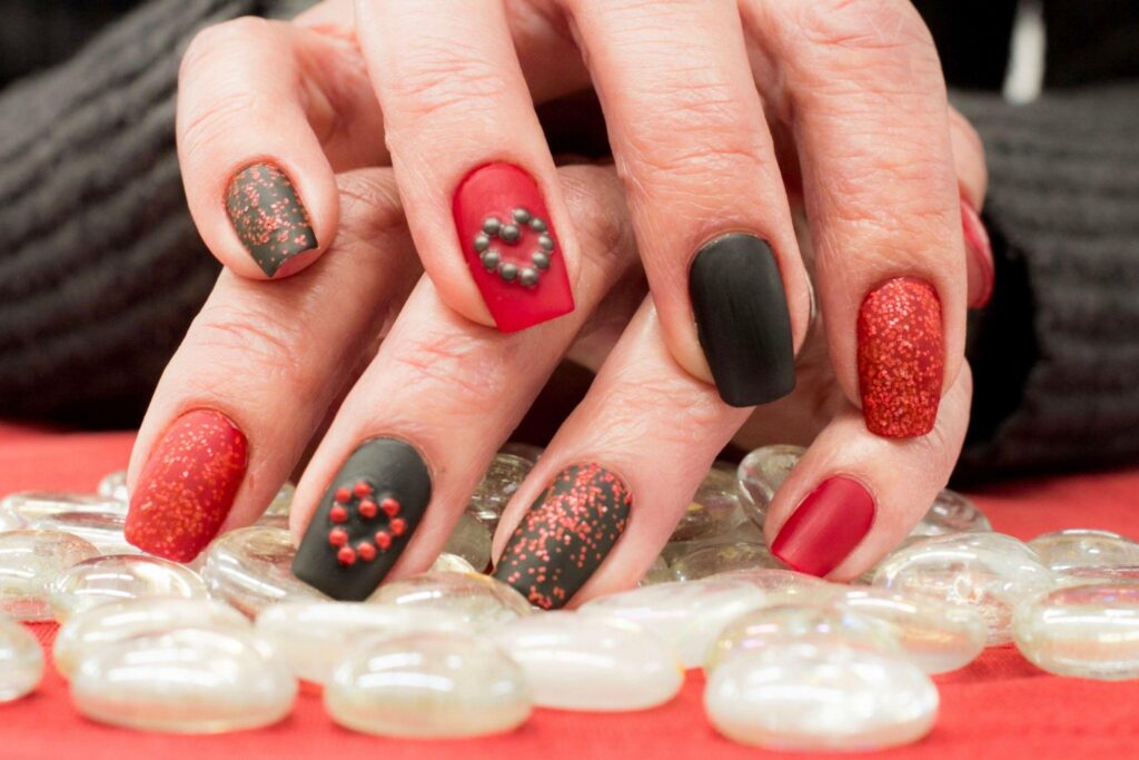 Valentine’s Manicure 2026: Μαξιμαλιστικά Σχέδια Νυχιών για την Ημέρα του Αγίου Βαλεντίνου