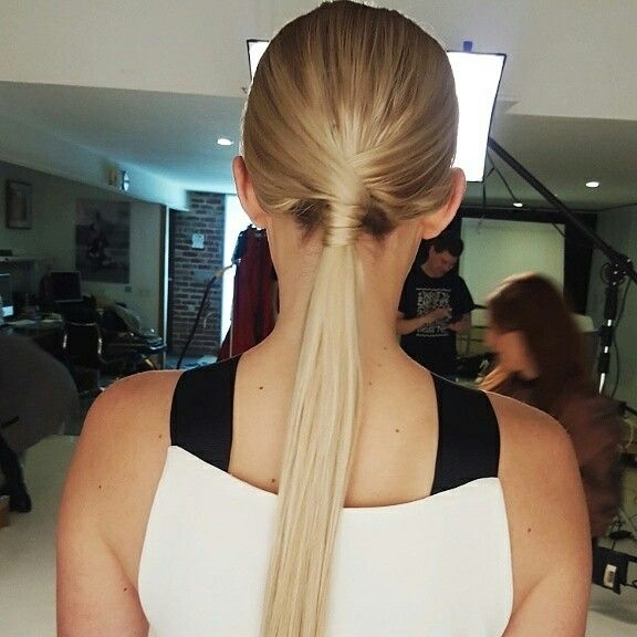 7 χτενίσματα που σε κάνουν να δείχνεις πιο περιποιημένη σε 3 λεπτά