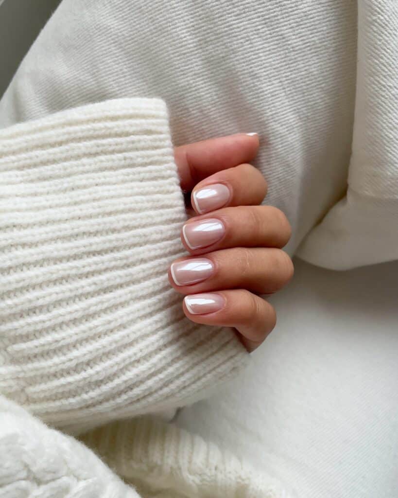 19 σχέδια γαλλικό μανικιούρ για κοντά νύχια που θα κυριαρχήσουν την άνοιξη 2026