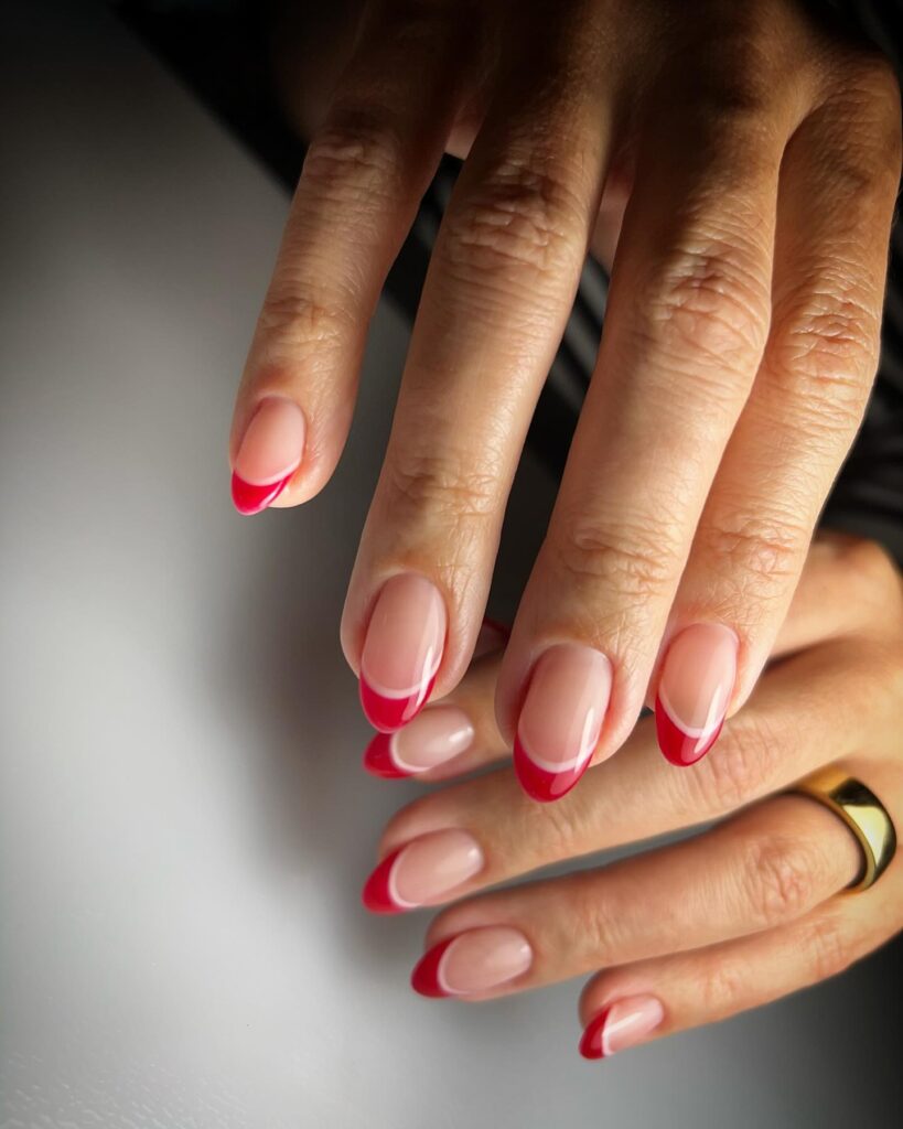 19 σχέδια γαλλικό μανικιούρ για κοντά νύχια που θα κυριαρχήσουν την άνοιξη 2026