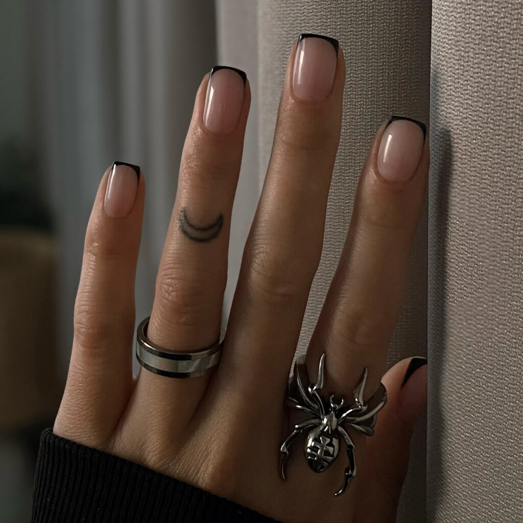 19 σχέδια γαλλικό μανικιούρ για κοντά νύχια που θα κυριαρχήσουν την άνοιξη 2026