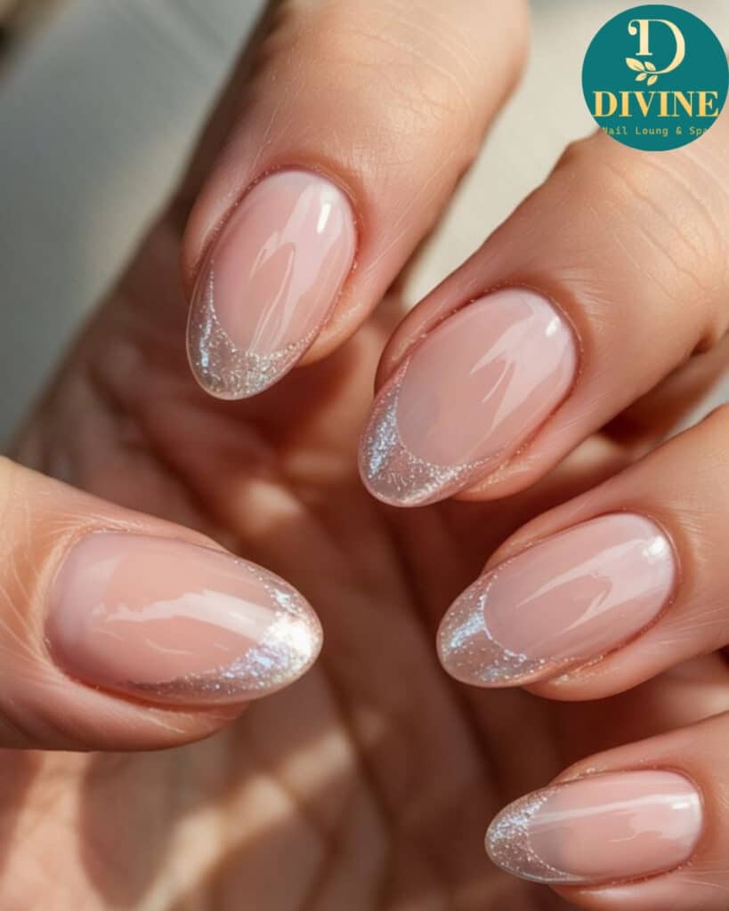 19 σχέδια γαλλικό μανικιούρ για κοντά νύχια που θα κυριαρχήσουν την άνοιξη 2026