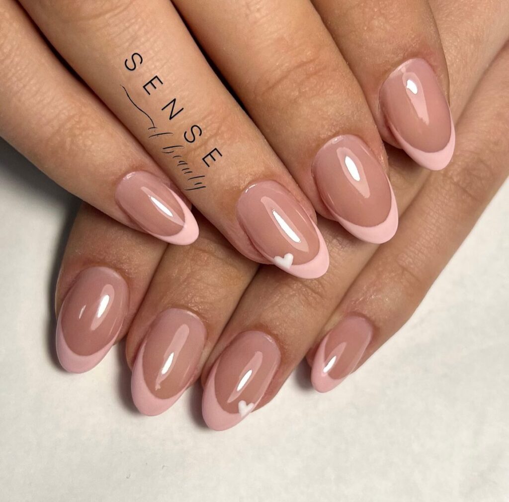 19 σχέδια γαλλικό μανικιούρ για κοντά νύχια που θα κυριαρχήσουν την άνοιξη 2026