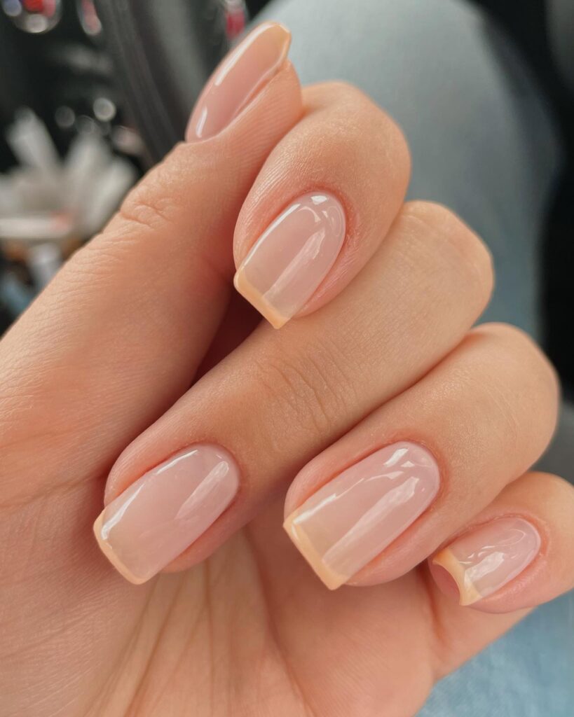 19 σχέδια γαλλικό μανικιούρ για κοντά νύχια που θα κυριαρχήσουν την άνοιξη 2026