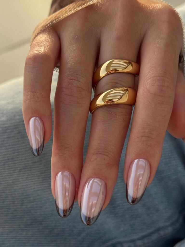 19 σχέδια γαλλικό μανικιούρ για κοντά νύχια που θα κυριαρχήσουν την άνοιξη 2026