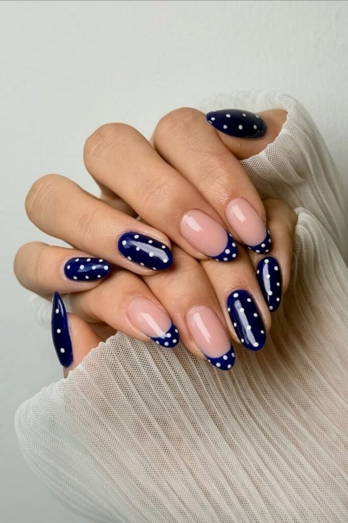 Polka Dot French Tips: 20 μανικιούρ με πουά που κλέβουν τις εντυπώσεις