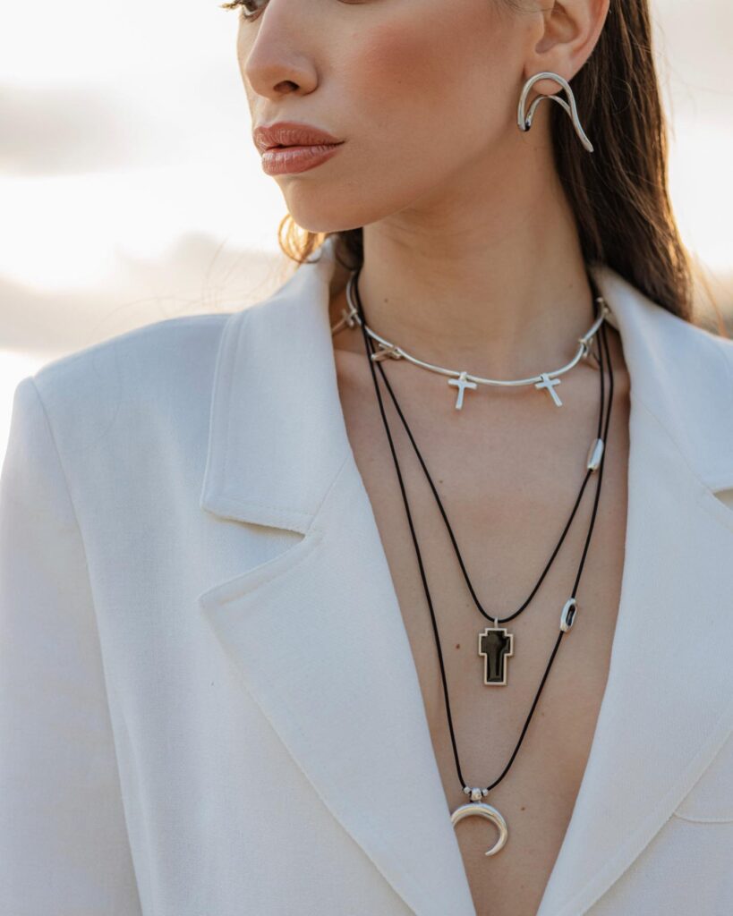 17 κοσμήματα που κάθε Ελληνίδα πρέπει να έχει στην μπιζουτιέρα της