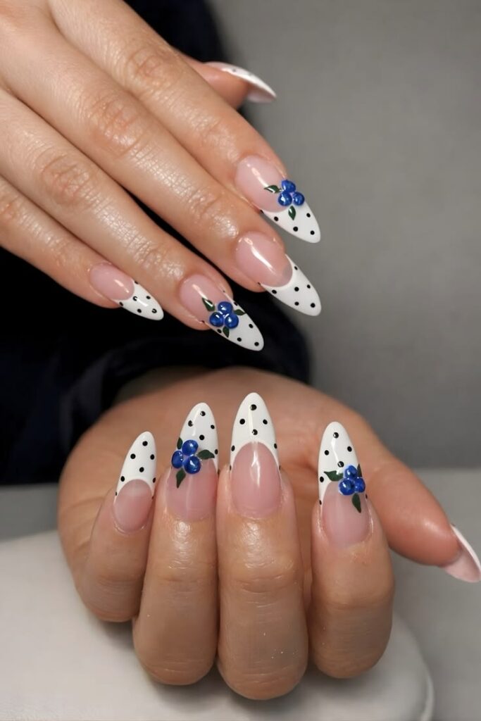 Polka Dot French Tips: 20 μανικιούρ με πουά που κλέβουν τις εντυπώσεις