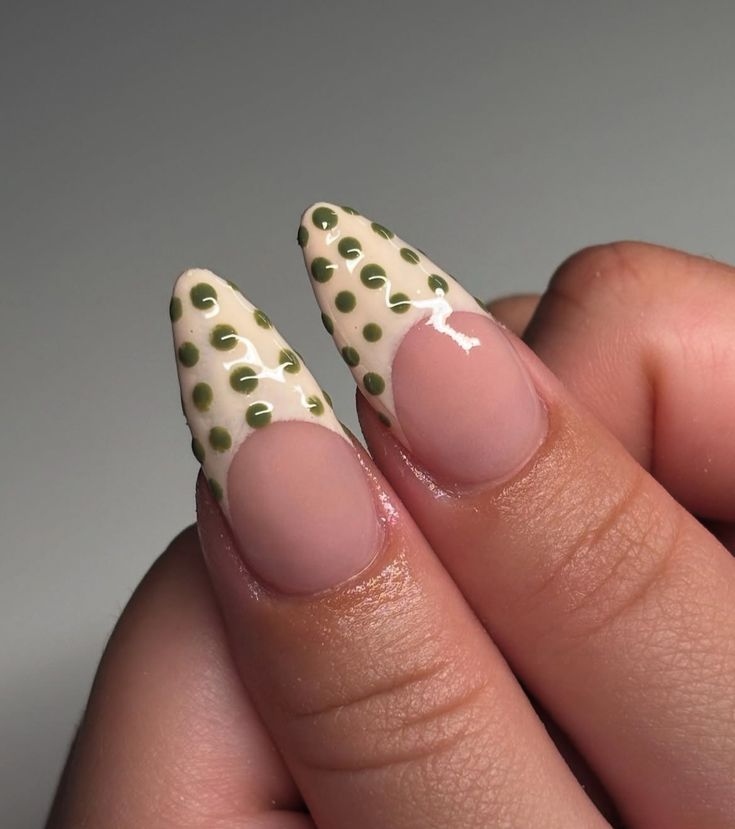 Polka Dot French Tips: 20 μανικιούρ με πουά που κλέβουν τις εντυπώσεις