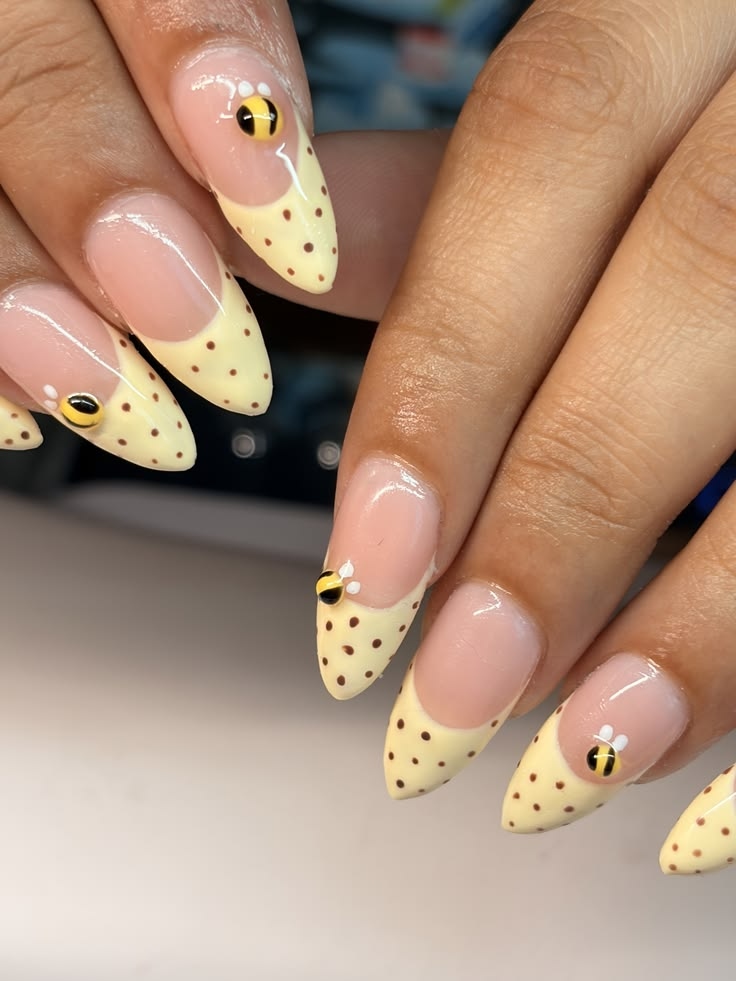 Polka Dot French Tips: 20 μανικιούρ με πουά που κλέβουν τις εντυπώσεις