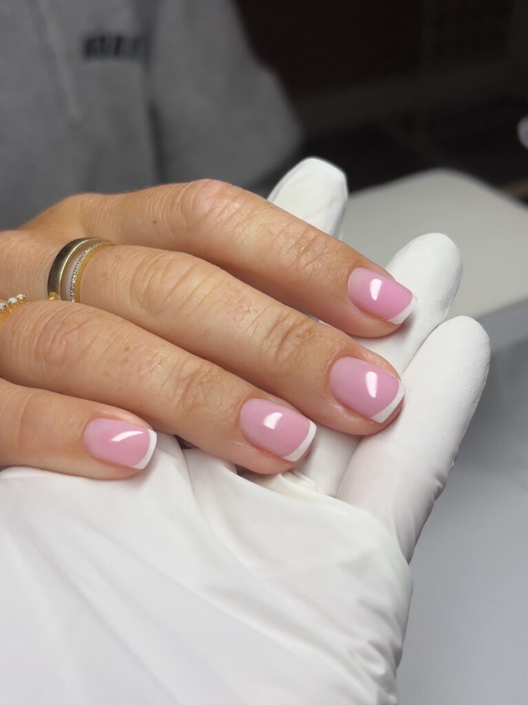 French μανικιούρ 2026: 15 ανοιξιάτικες ιδέες που θα λατρέψεις