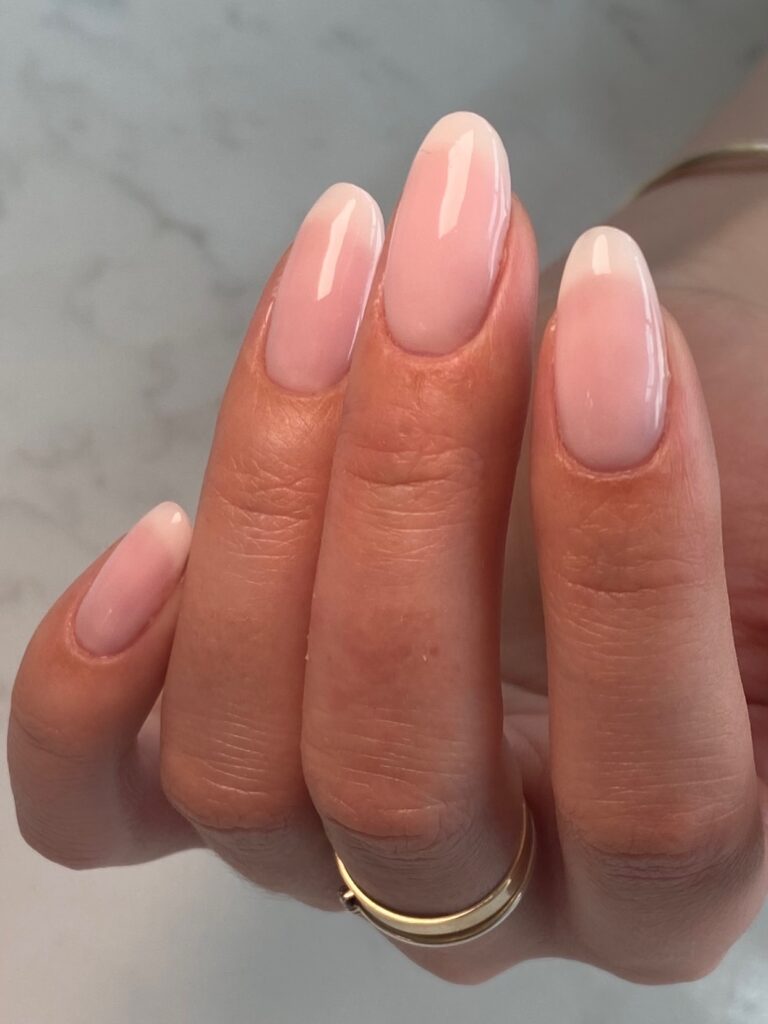 French μανικιούρ 2026: 15 ανοιξιάτικες ιδέες που θα λατρέψεις