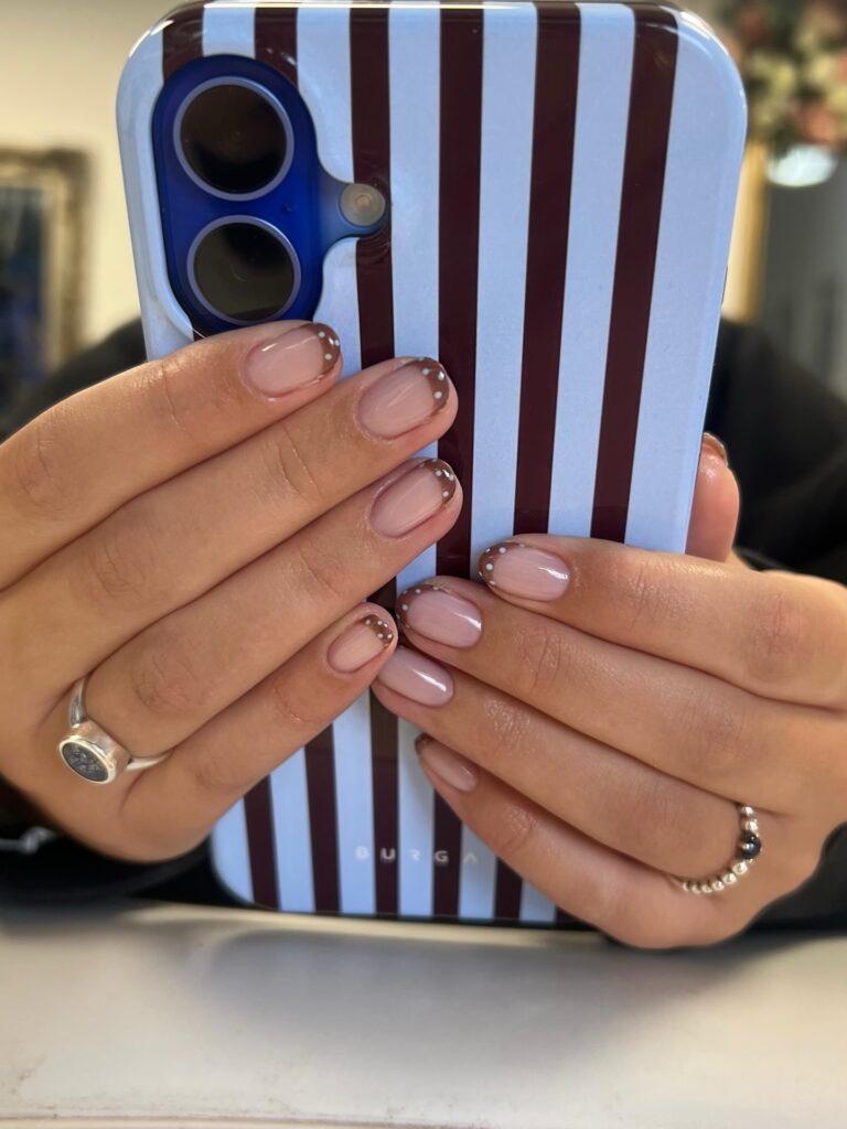 Polka Dot French Tips: 20 μανικιούρ με πουά που κλέβουν τις εντυπώσεις