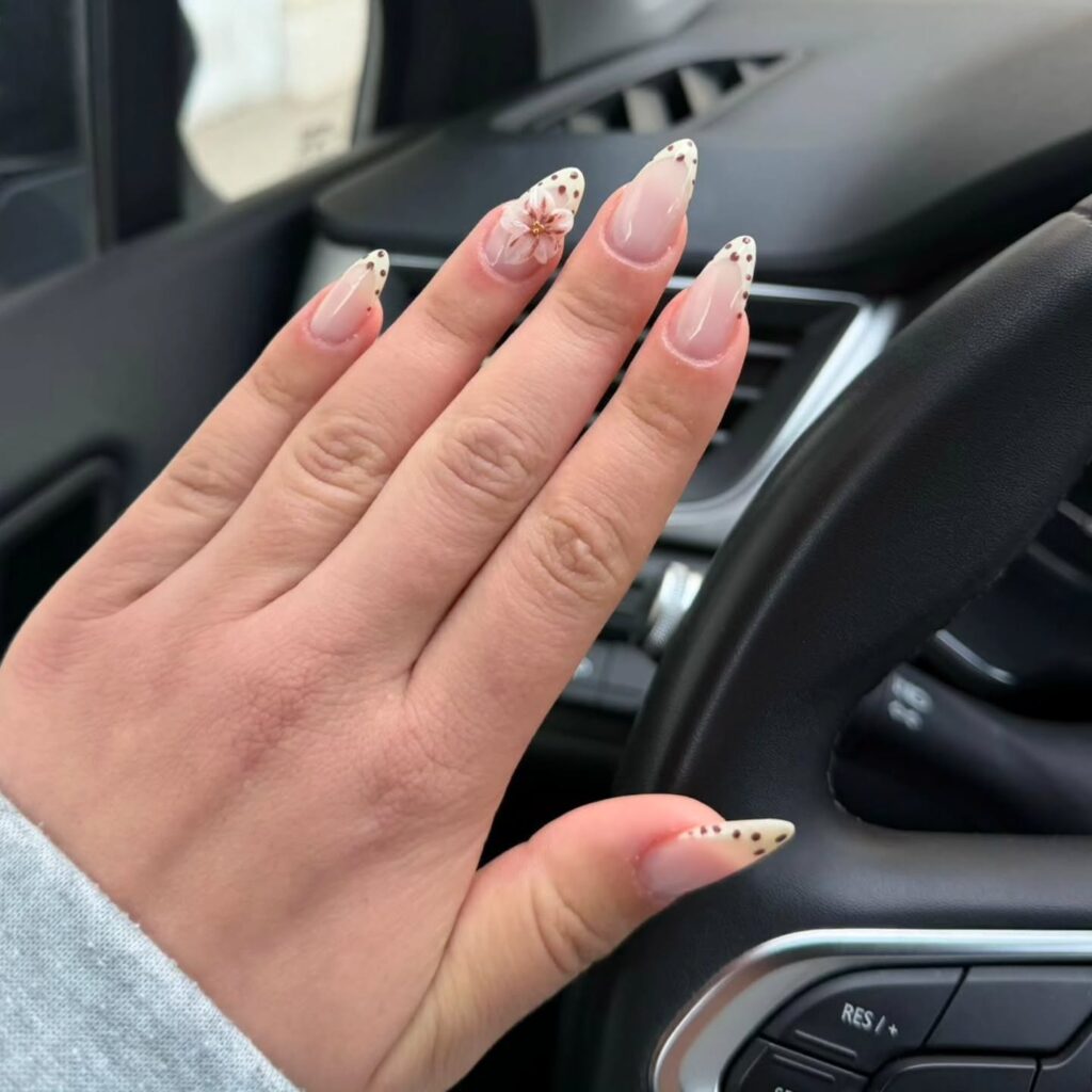 Polka Dot French Tips: 20 μανικιούρ με πουά που κλέβουν τις εντυπώσεις