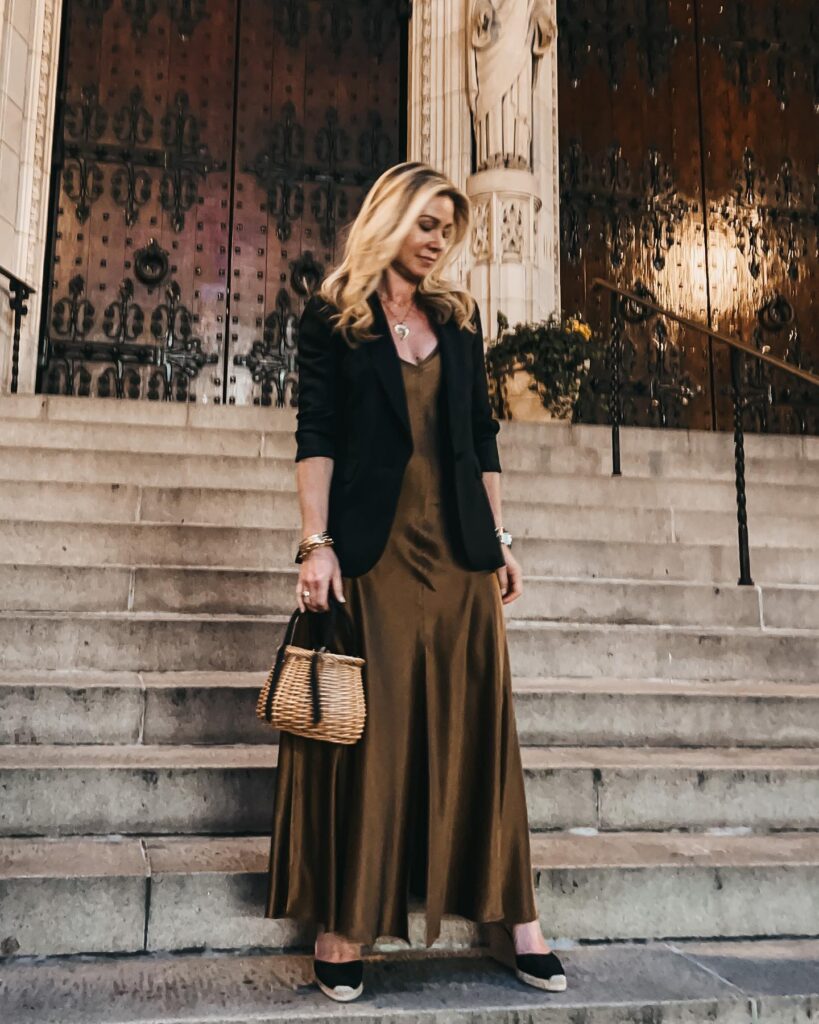 Το blazer που ξεχνάς στην ντουλάπα σου έχει 11 ζωές - Δες πώς να το φορέσεις με στυλ