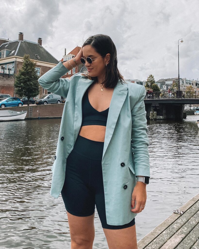 Το blazer που ξεχνάς στην ντουλάπα σου έχει 11 ζωές - Δες πώς να το φορέσεις με στυλ