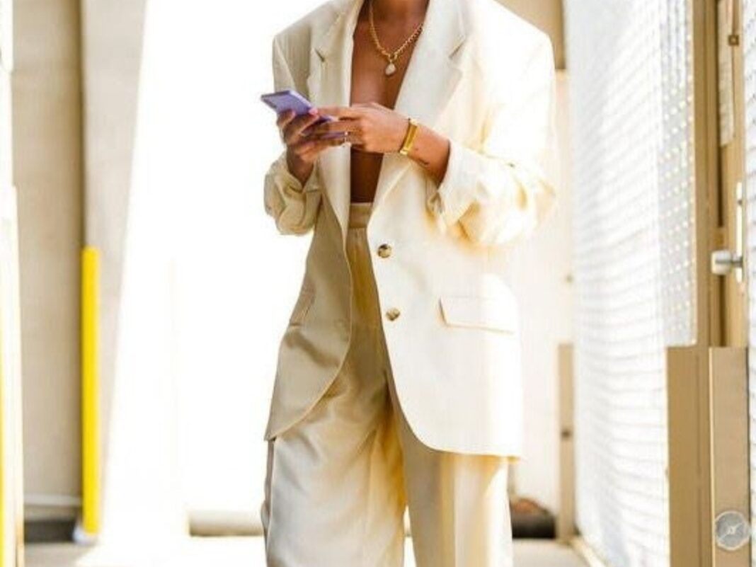 Το blazer που ξεχνάς στην ντουλάπα σου έχει 11 ζωές – Δες πώς να το φορέσεις με στυλ Το blazer που ξεχνάς στην ντουλάπα σου έχει 11 ζωές - Δες πώς να το φορέσεις με στυλ