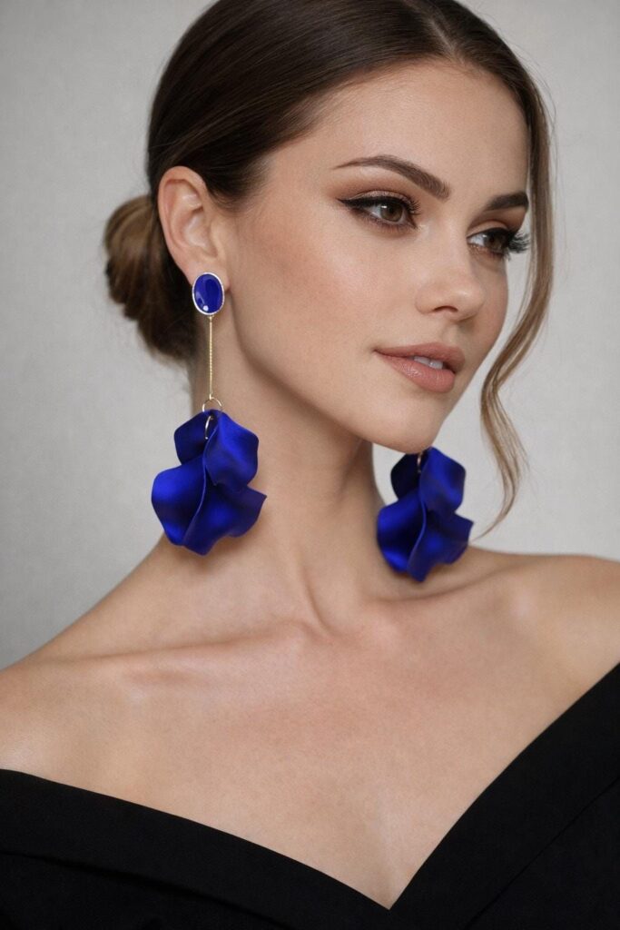 Cobalt Blue: Το χρώμα που ανατρέπει το butter yellow και γίνεται η νέα εμμονή της μόδας