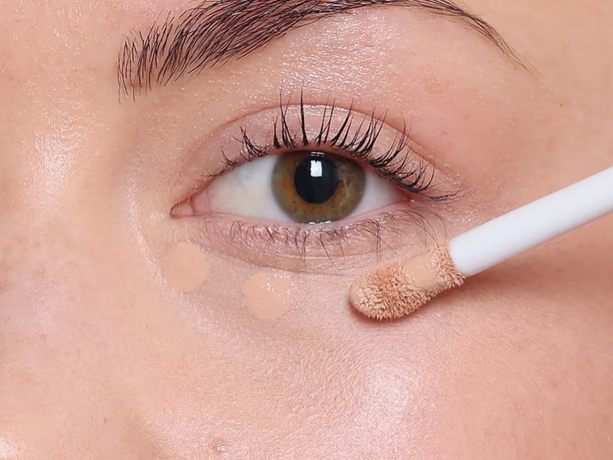 Concealer μετά τα 40: το μυστικό για φωτεινό βλέμμα χωρίς να τονίζονται οι γραμμές