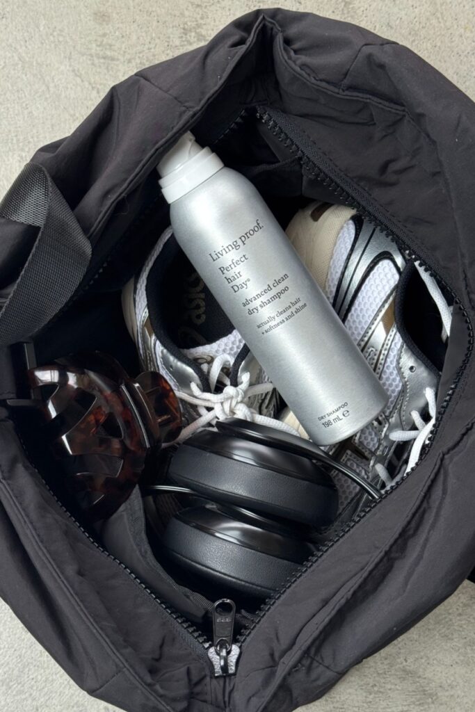 Dry Shampoo: Ο μυστικός σύμμαχος για μαλλιά που δείχνουν φρέσκα χωρίς λούσιμο