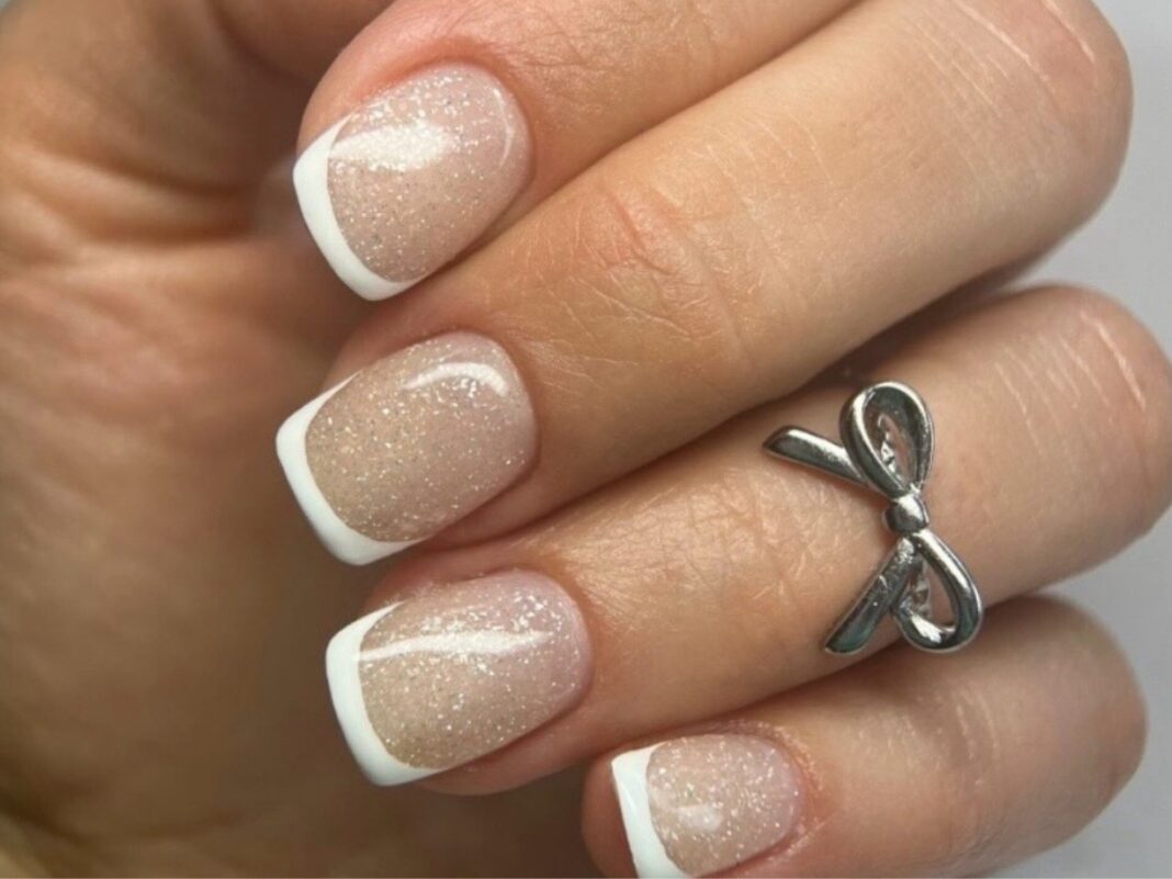 French μανικιούρ 2026: 15 ανοιξιάτικες ιδέες που θα λατρέψεις French μανικιούρ 2026: 15 ανοιξιάτικες ιδέες που θα λατρέψεις