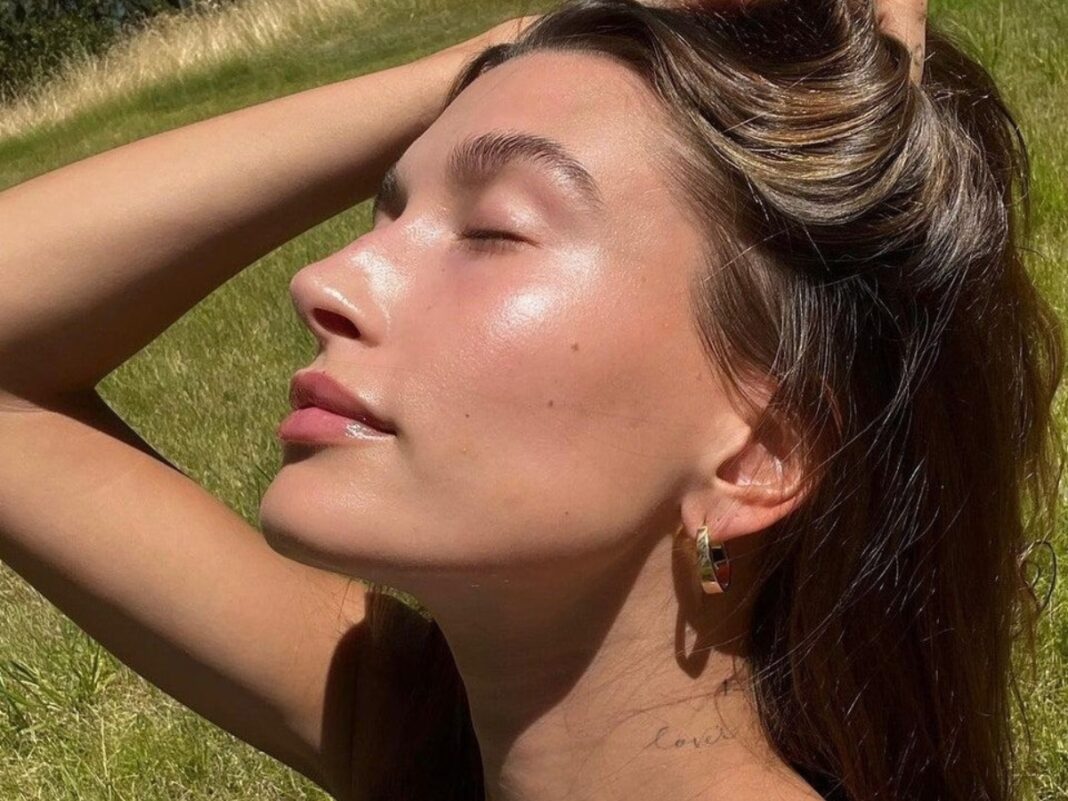 Glazed donut skin: Η τάση ομορφιάς που κάνει την επιδερμίδα να δείχνει πιο φωτεινή και “ζουμερή” Glazed donut skin: Η τάση ομορφιάς που κάνει την επιδερμίδα να δείχνει πιο φωτεινή και "ζουμερή"