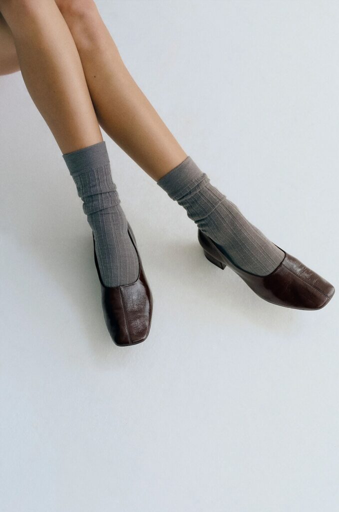 Η γκαρνταρόμπα ενός It-Girl Άνοιξη 2026: 9 συγκεκριμένα κομμάτια που λατρεύουν όλες