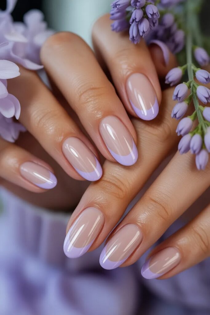 Lavender Milk Nails: Το γαλακτερό λιλά μανικιούρ που κλέβει την παράσταση αυτή την άνοιξη