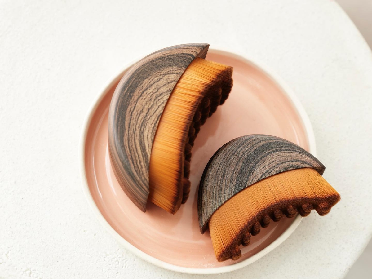 Βούρτσα λεμφικής αποσυμφόρησης: Το νέο εργαλείο ομορφιάς που έρχεται να πάρει τη σκυτάλη από το gua sha