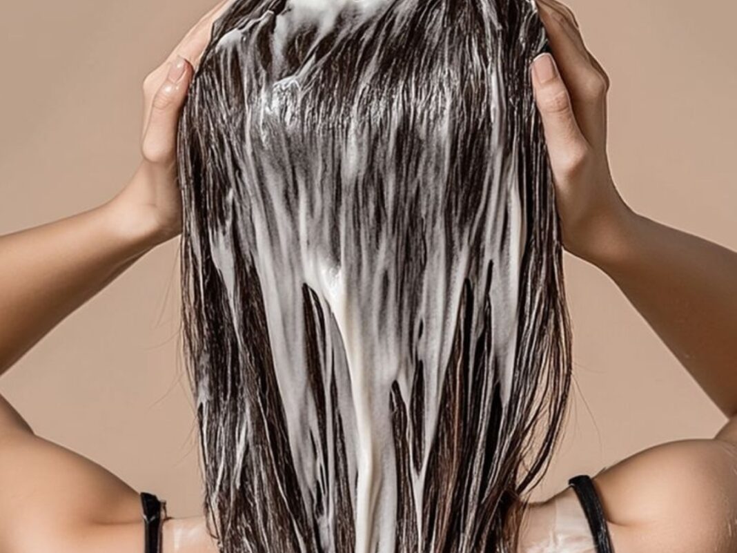 Micellar τεχνολογία για τα μαλλιά: Η νέα γενιά προϊόντων που καθαρίζουν χωρίς να βαραίνουν Micellar τεχνολογία για τα μαλλιά: Η νέα γενιά προϊόντων που καθαρίζουν χωρίς να βαραίνουν