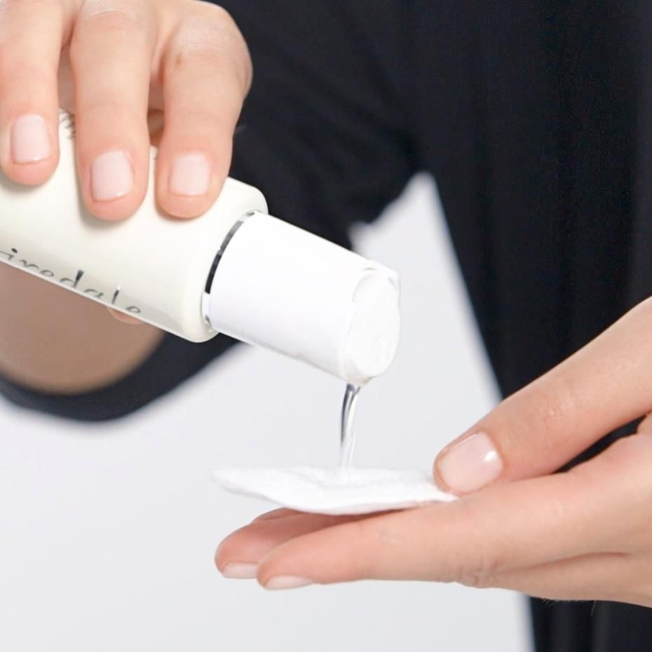 Γιατί οι Γαλλίδες επιλέγουν το micellar water αντί για κλασικό καθαριστικό προσώπου