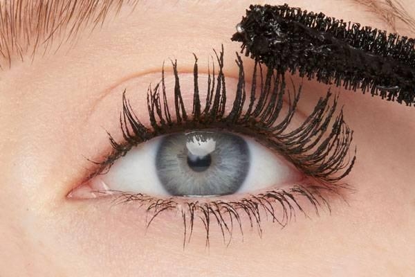 Το νεσεσέρ του Πάσχα: 15 προϊόντα που πρέπει να έχεις μαζί σου