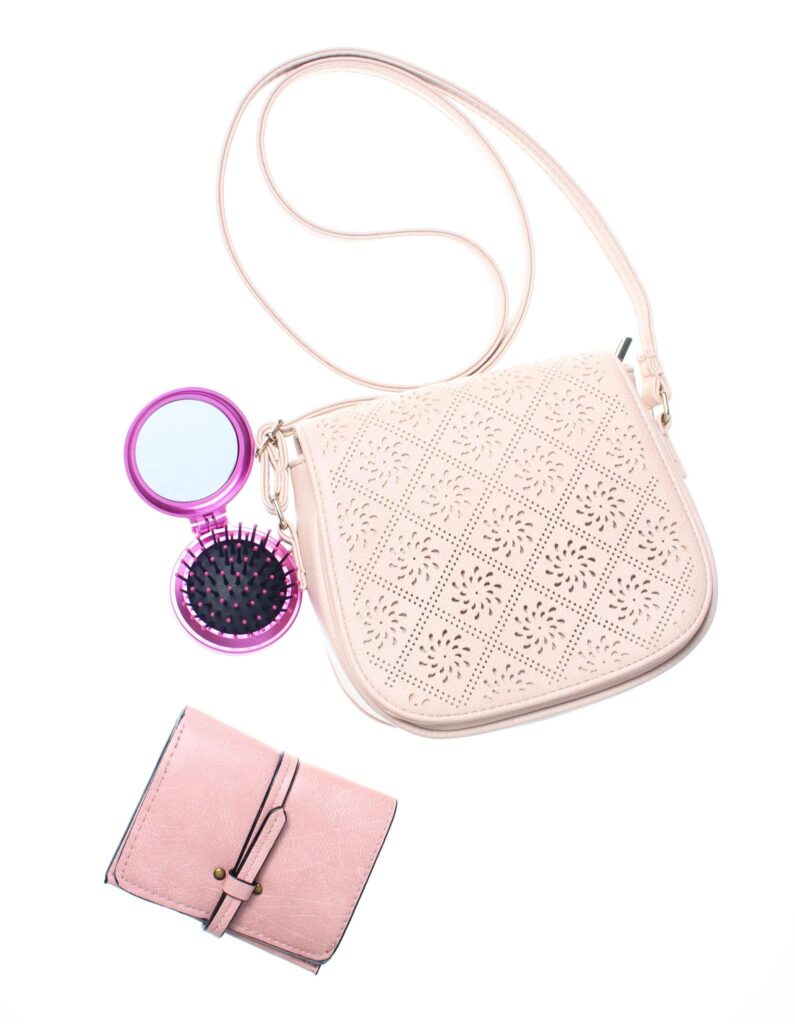 Το νεσεσέρ του Πάσχα: 15 προϊόντα που πρέπει να έχεις μαζί σου