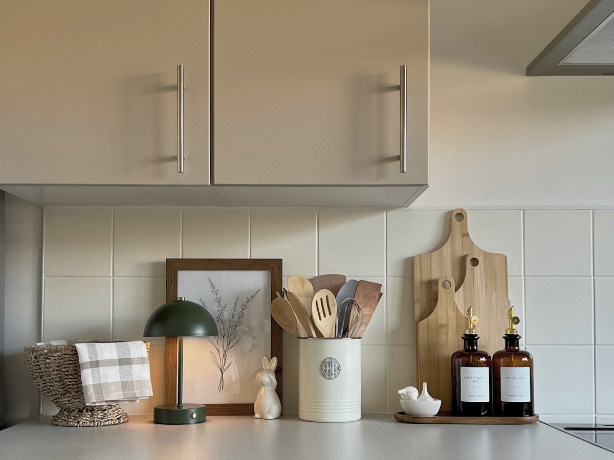 Ο πάγκος της κουζίνας μου ήταν χάος, μέχρι που έβγαλα αυτά τα 8 πράγματα