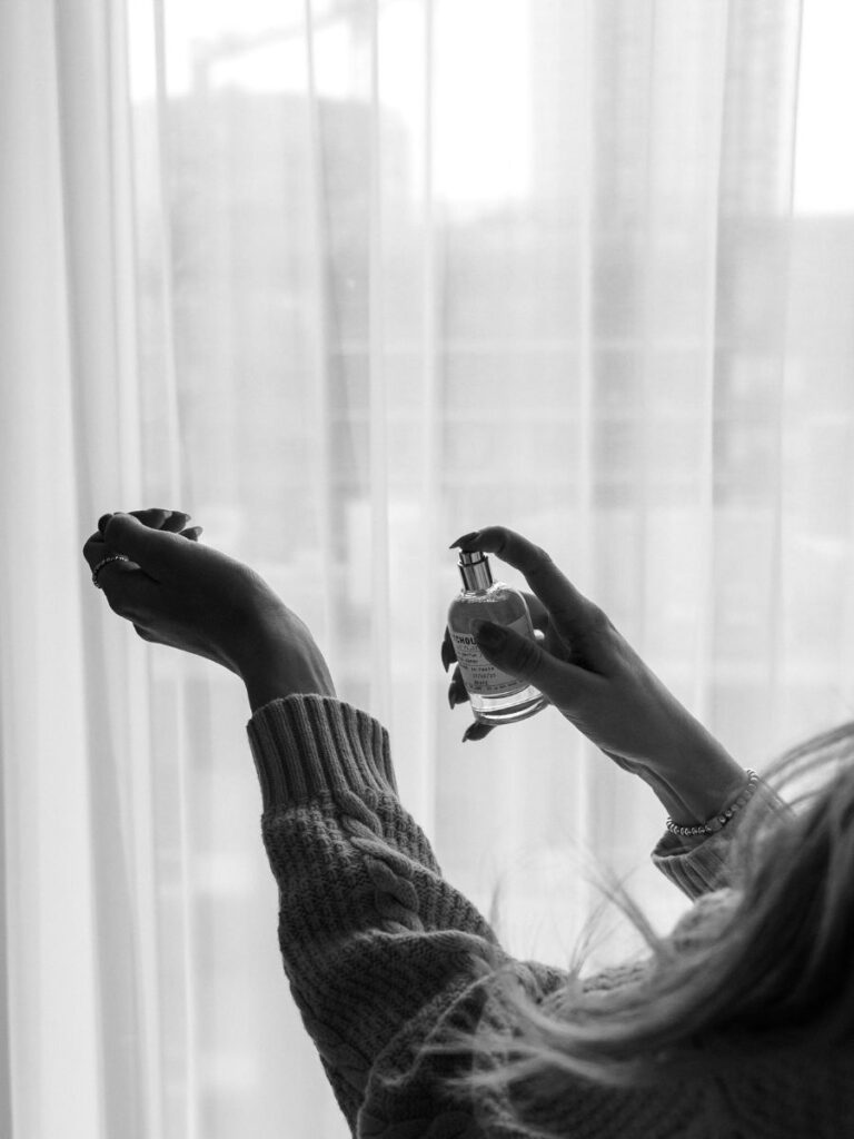 Πώς να χτίσεις τη δική σου fragrance γκαρνταρόμπα: Οδηγός από perfumer για ολοκληρωμένη συλλογή αρωμάτων