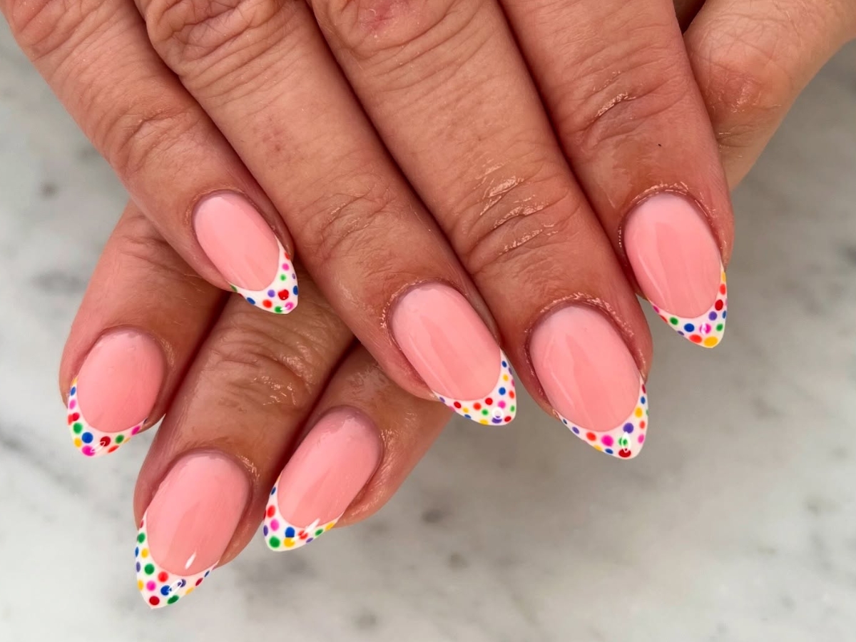 Polka Dot French Tips: 20 μανικιούρ με πουά που κλέβουν τις εντυπώσεις