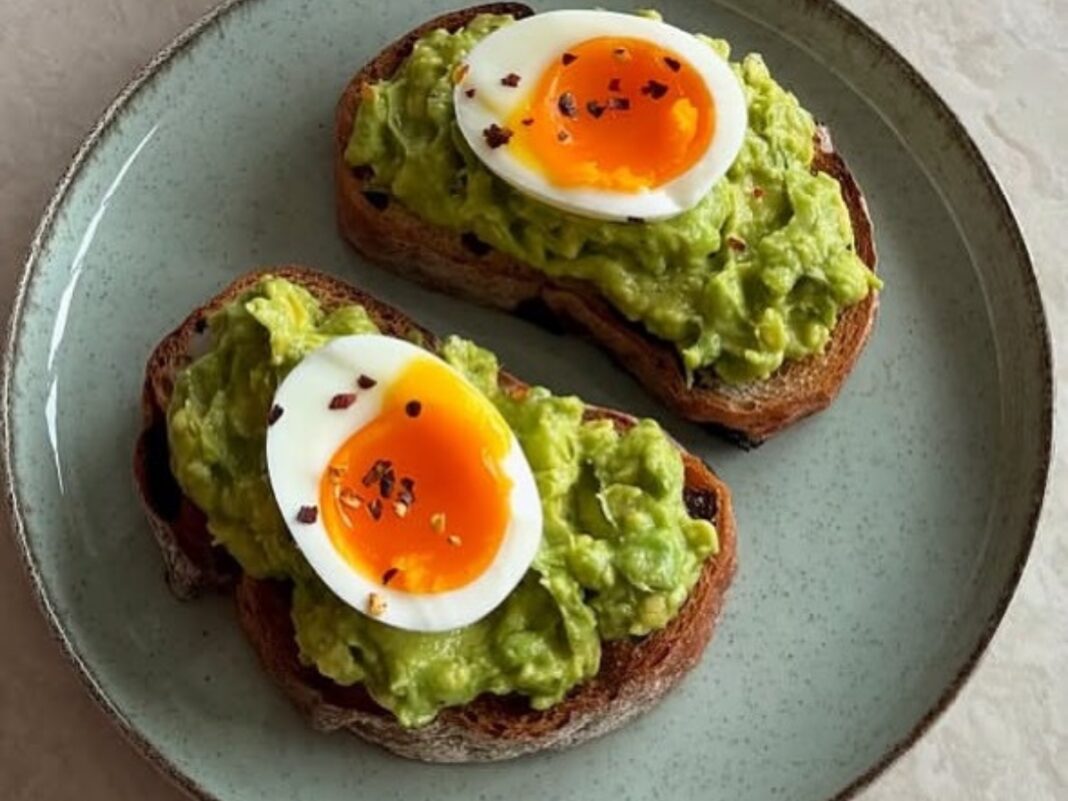 Πρωινό μετά τα 40: 4 συνδυασμοί που σε κρατούν χορτάτη μέχρι το μεσημέρι Πρωινό μετά τα 40: 4 συνδυασμοί που σε κρατούν χορτάτη μέχρι το μεσημέρι