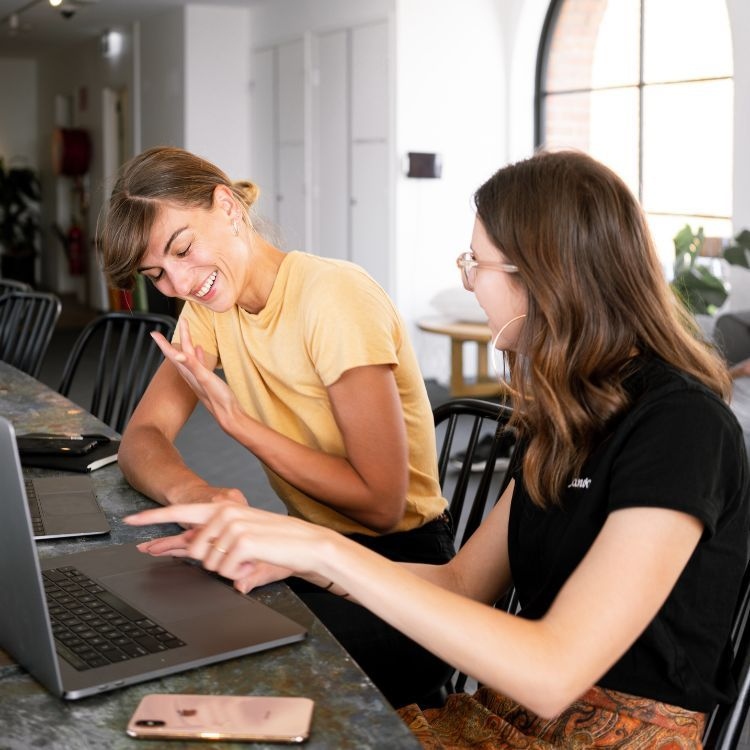 Quiet quitting: Όταν σταματάς να δίνεις τα πάντα στη δουλειά - και γιατί μπορεί να είναι υγιές
