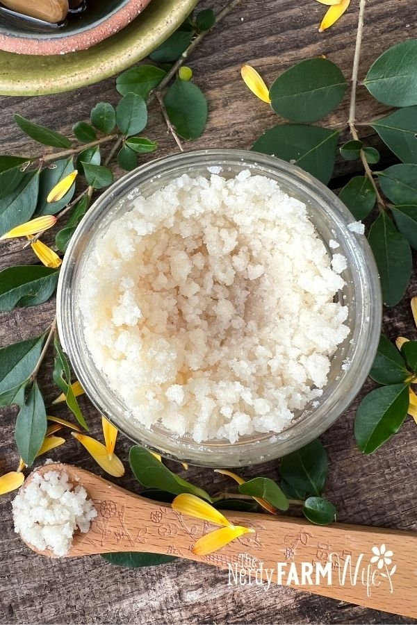 Σπιτικό scrub χεριών: 3 εύκολες συνταγές για απαλά χέρια όλο το χρόνο