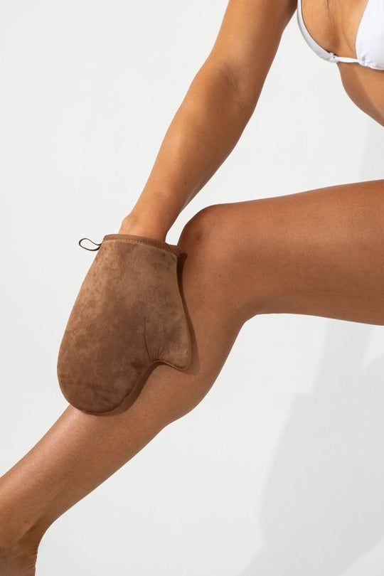 Self-tan στο σπίτι: ο πιο εύκολος τρόπος για φυσικό μαύρισμα χωρίς λεκέδες