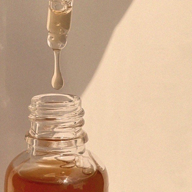 Self-tan στο σπίτι: ο πιο εύκολος τρόπος για φυσικό μαύρισμα χωρίς λεκέδες