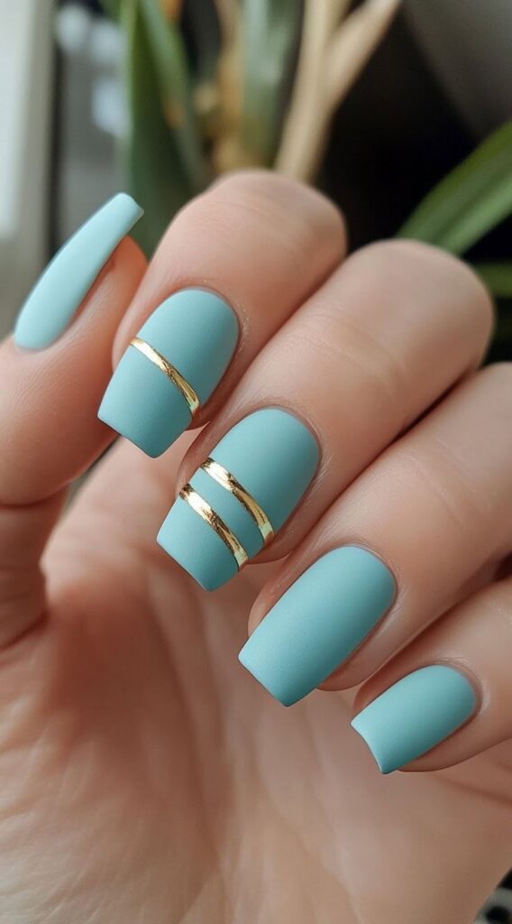 Striped Nails: Το chic και ευπροσάρμοστο manicure που θα δεις παντού την Άνοιξη 2026