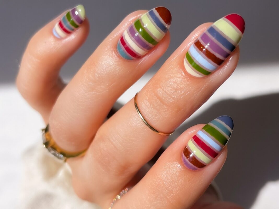 Striped Nails: Το chic και ευπροσάρμοστο manicure που θα δεις παντού την Άνοιξη 2026 Striped Nails: Το chic και ευπροσάρμοστο manicure που θα δεις παντού την Άνοιξη 2026