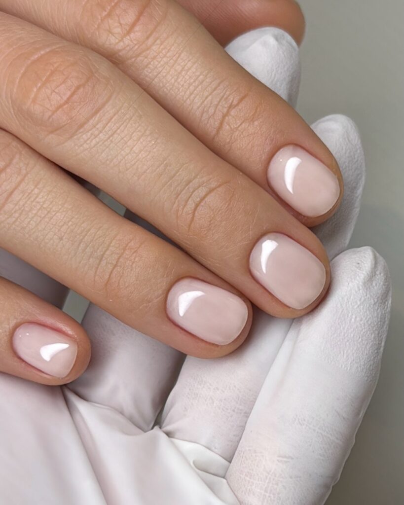 Summer Nail Trends 2026: Από sage green μέχρι chrome texture — Οι 6 τάσεις που θα κυριαρχήσουν