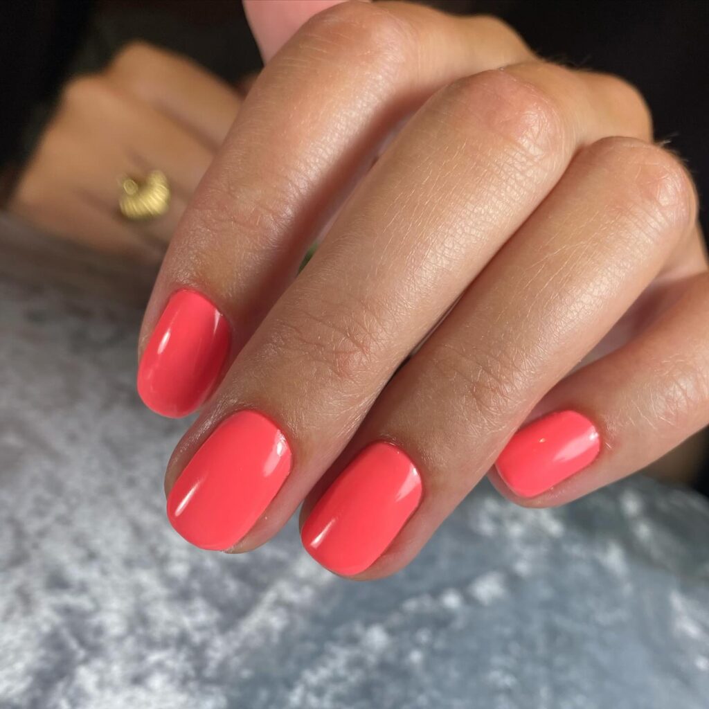 20 χρώματα νυχιών για την άνοιξη που κολακεύουν κάθε τόνο δέρματος