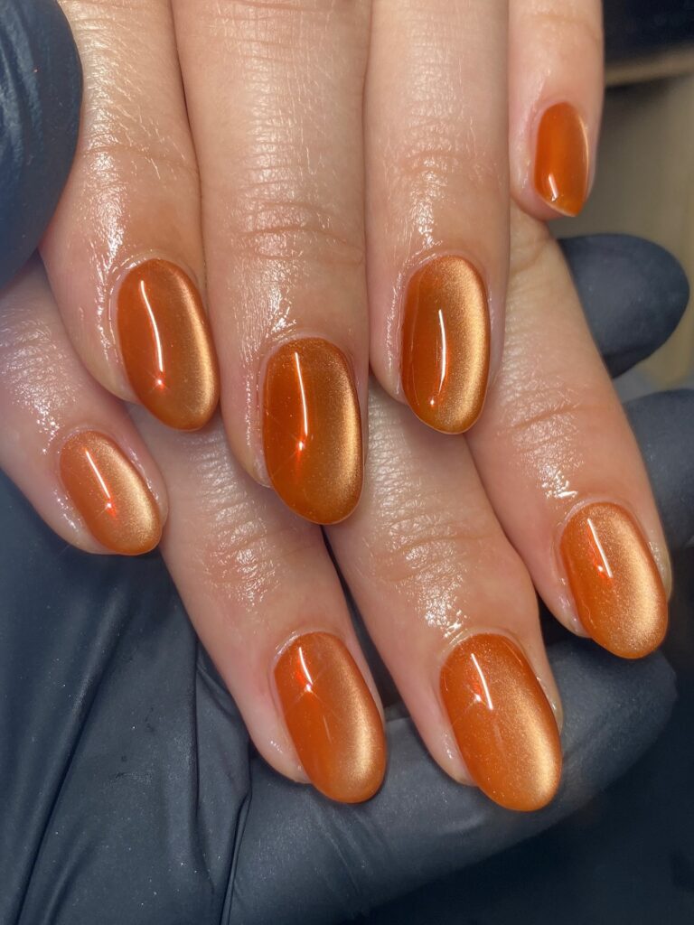 Aperol Spritz nails: Πώς το πορτοκαλί μανικιούρ αποκτά λάμψη σαν φυσαλίδες