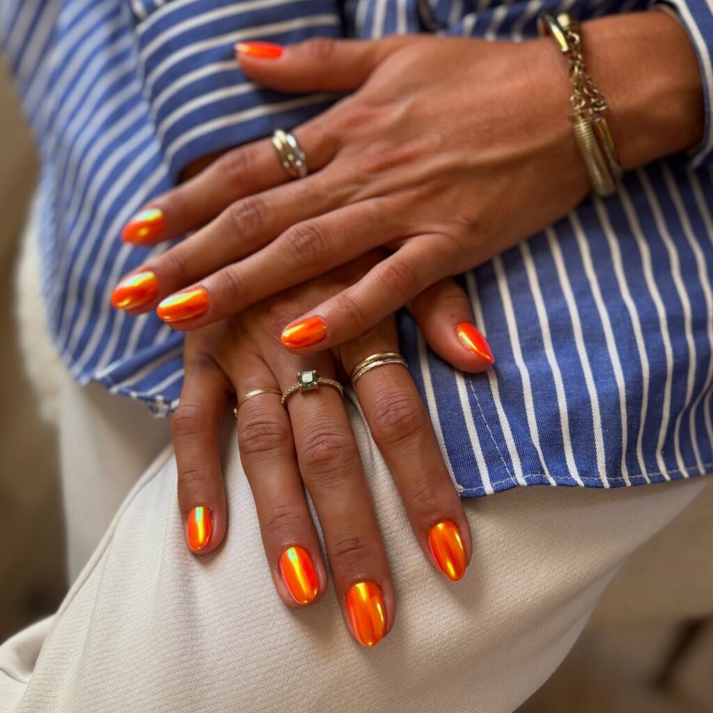 Aperol Spritz nails: Πώς το πορτοκαλί μανικιούρ αποκτά λάμψη σαν φυσαλίδες